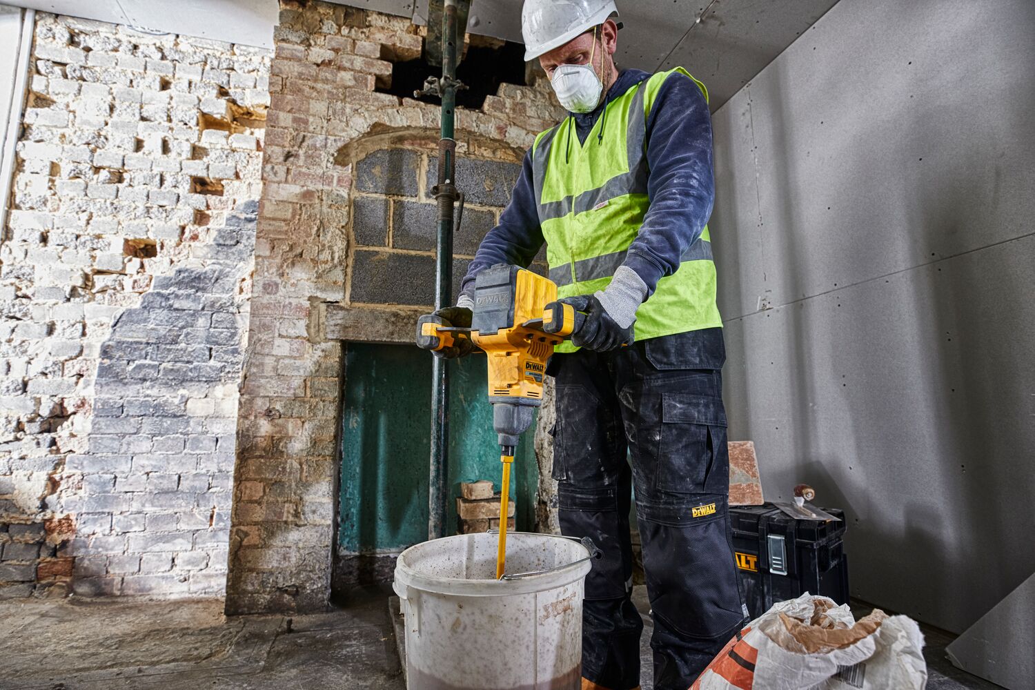 DeWALT DCD240N (obrázek 4)