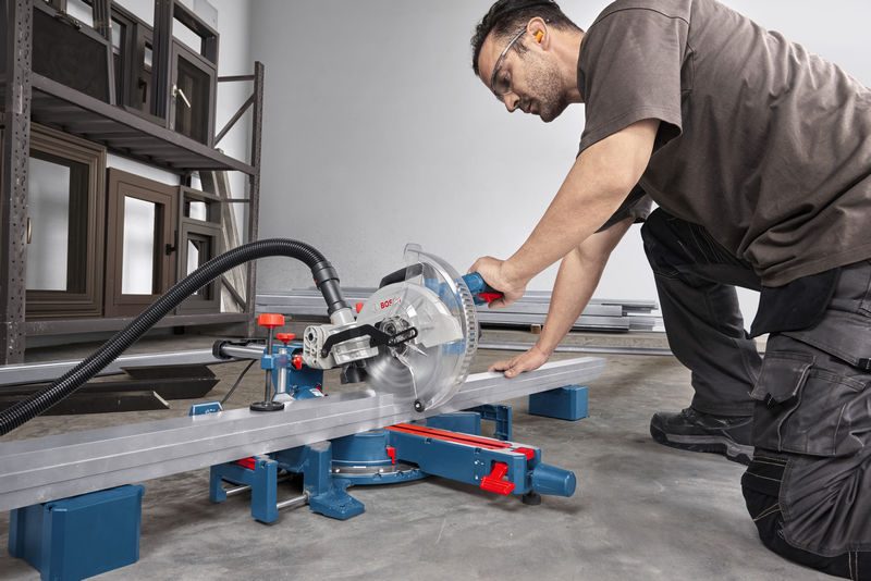 BOSCH GCM305-216S 0601B61001 (obrázek 11)
