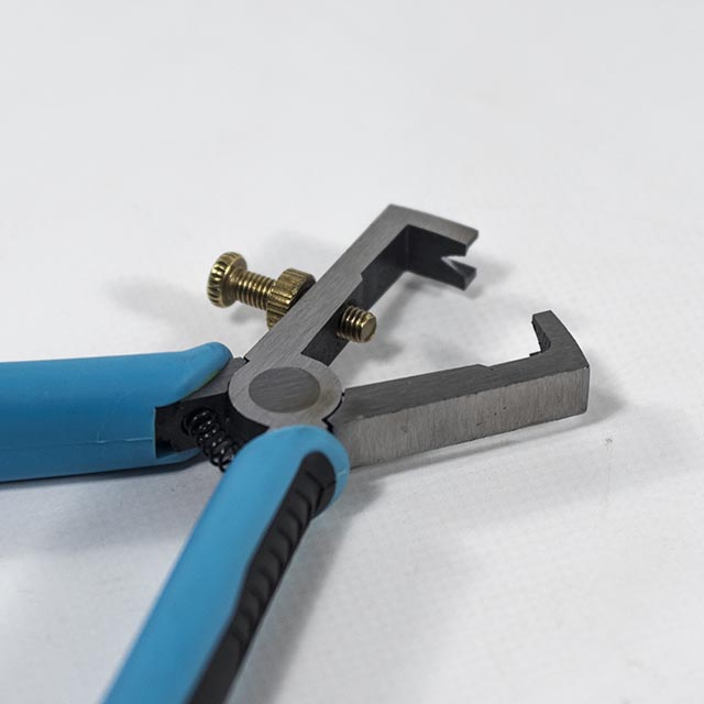 Odizolávací kleště 160 mm CrV XTline (obrázek 4)