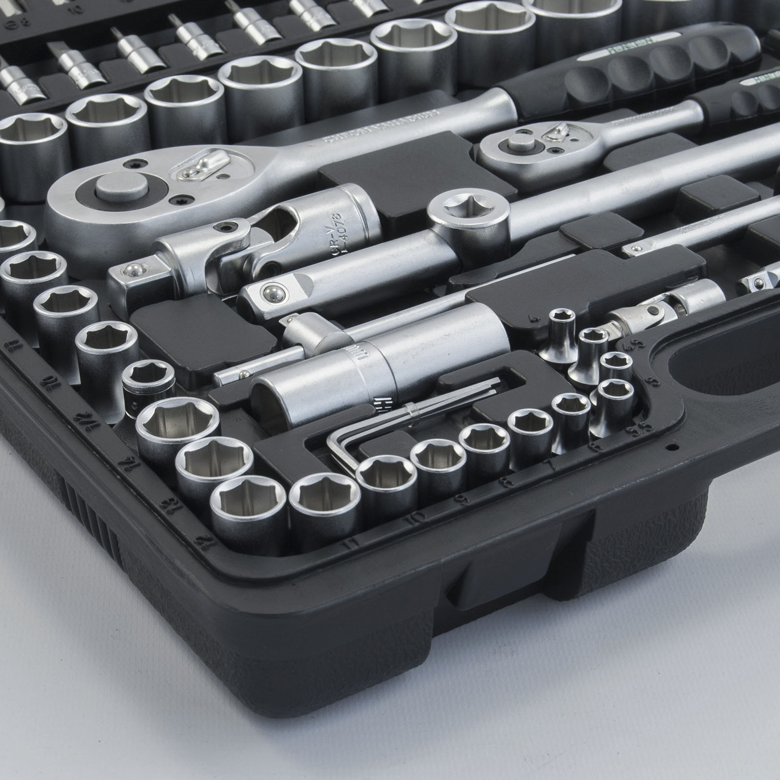 Sada hlavic HONITON 1/4″-1/2″ 94 dílů