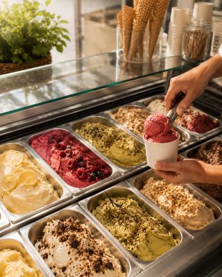 🍦 Léto v gastronomii znamená jediné: vyšší spotřebu zmrzliny, gelata i mražených dezertů. A právě v těchto měsících...