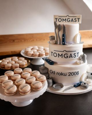 Když se ještě na chvíli vrátíme k oslavě 20 let TOMGASTu… 🎉💙 Velké poděkování patří také @olliescukrarna za nádherný...