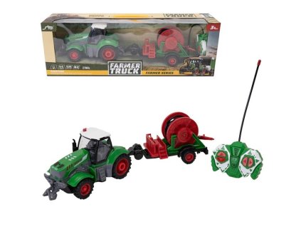 R/C traktor s hadicou na zavlažovanie