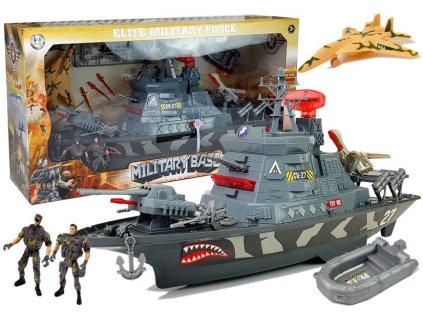 Svetlá a zvuky vojenskej lode na vojenskej základni