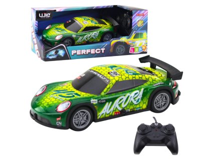 RC diaľkovo ovládané pretekárske auto so svietiacou karosériou v zelenej farbe