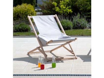 Světle šedé dřevěné zahradní polohovací lehátko Komfort PATIO
