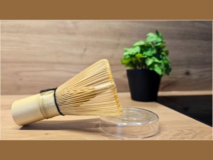 Chasen – bambusová metlička na matchu 80 štětin