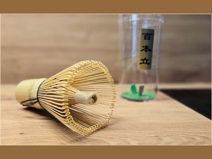 Chasen – bambusová metlička na matchu 100 štětin