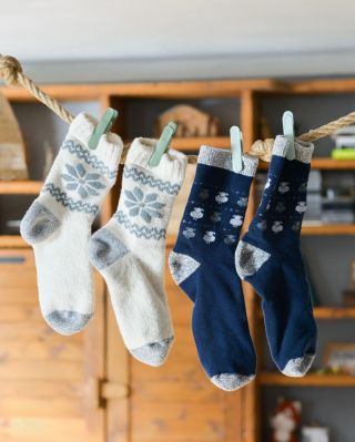 Teplo, pohodlí a kousek Valašska na každém kroku 🧦🤍 Ponožky od Kneblů jsou vlněné i bez vlny, krátké, dlouhé i kotníčkové...