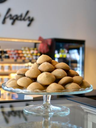 Už jste ochutnali Medové knoflíky? 💛 měkoučké perníkové těsto plněné jemným povidlem 🫶 mňam!! #frgal #frgaly #valassko...