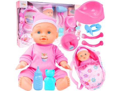 Panenka s doplňky a nosítkem