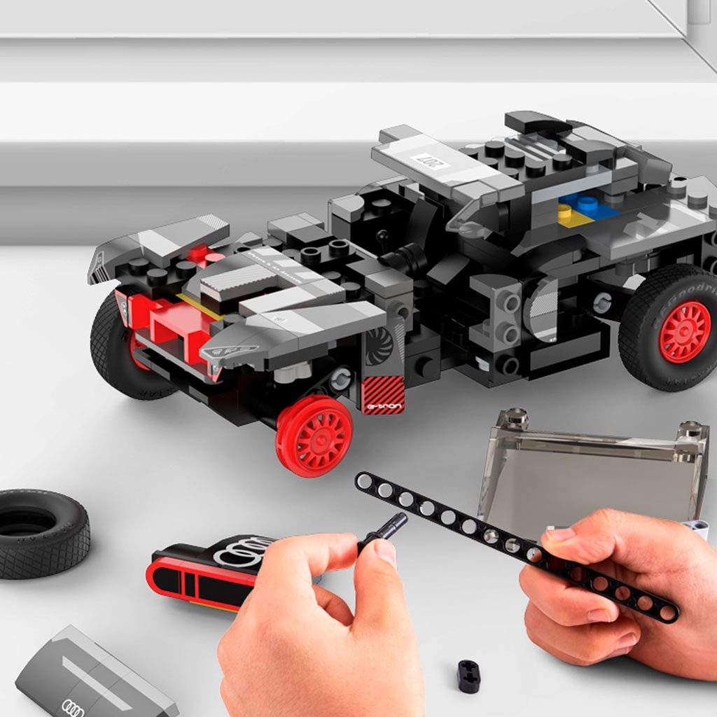 RC auto 1:30 Audi RS Q e-tron podložky