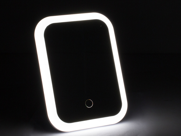 Led osvětlené make-up zrcadlo