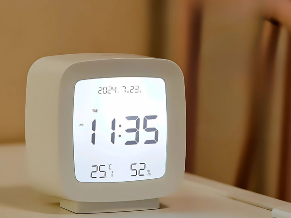 Budík s datem a teplotou s funkcí snooze lcd vlhkost vzduchu