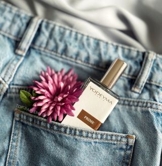 Hrejivá vôňa citrusov🍋,ovocia, jazmínu🌼a tónov ružového korenia, pripomína záhradu, plnú rozktvitnutých exotických...