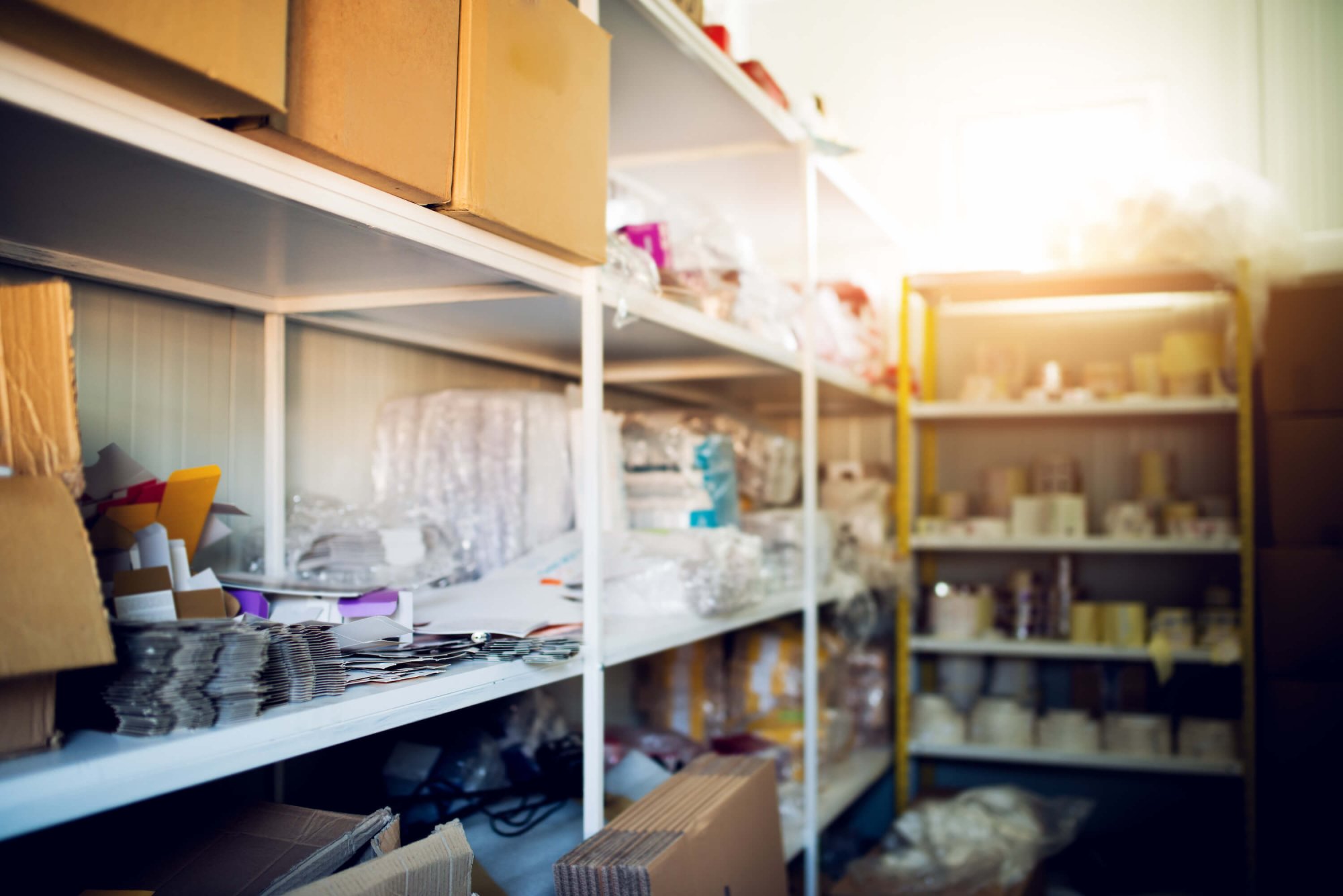 Jak nejlépe uspořádat úložné prostory ve sklepě? Pořiďte si prostorné regály