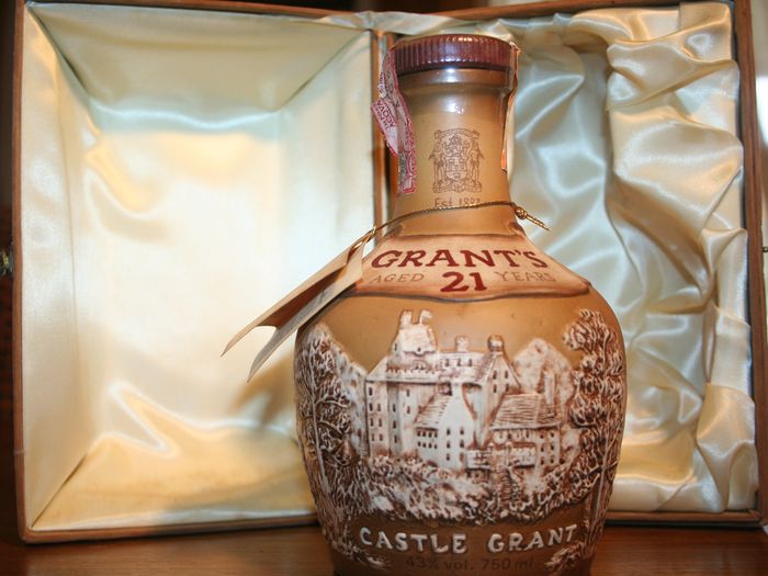 Grants 21 yo Castle Grant Ceramic Decanter 43 % 0,75 l (obrázek 3)