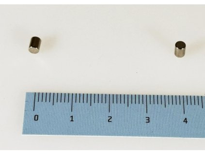 1359 magnet prumer 3 mm vyska 4 mm 2 ks v baleni