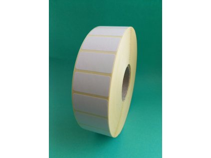 Samolepicí papírová etiketa se standardním lepidlem 32x16 mm / lepidlo permanentní / dutinka průměr 40 mm / na roli 5000 ks
