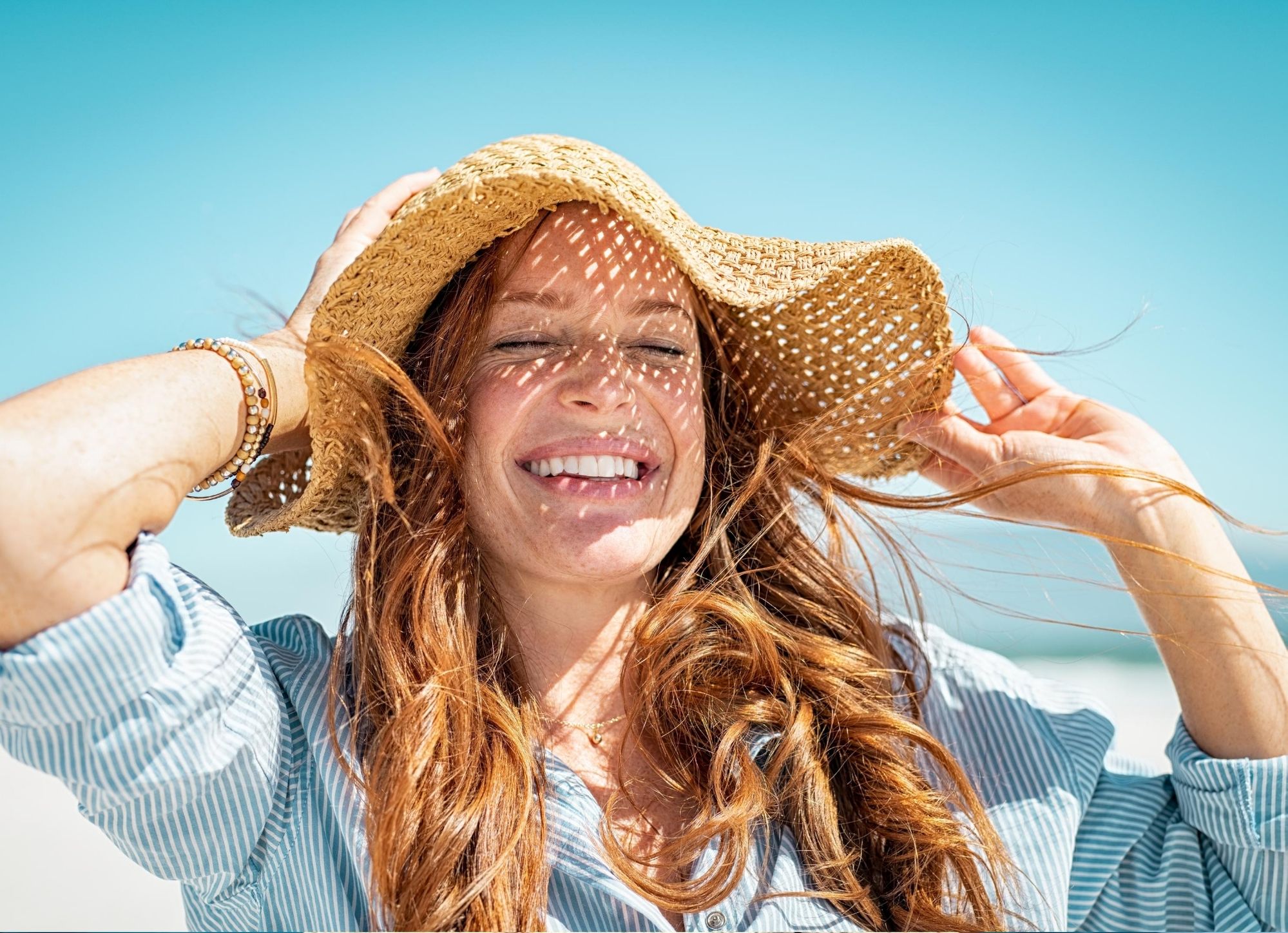 Péče o pleť v létě: Pít vodu a používat hydratační krémy nestačí