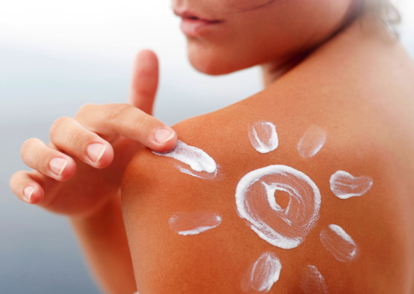 Tajemství bronzově opálené pokožky: Důležitý je správný výběr opalovacího krému