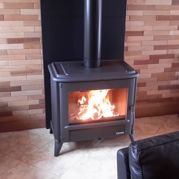 Ideální teplota spalin u litinových kamen: Proč je důležitá a jak ji dosáhnout