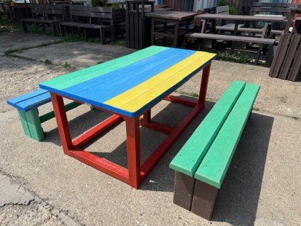 02 gl. Set tavolo per bambini con 2 panche senza schienale