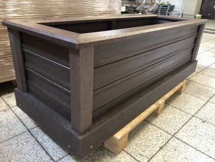 03 b.  Rechteckiger Blumentopf, klein