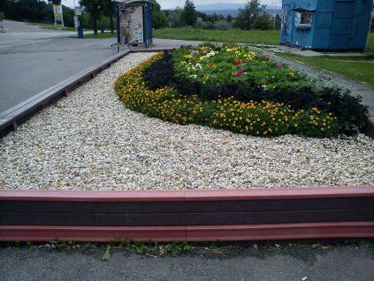 03 be. Riesiger rechteckiger Blumentopf