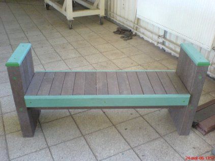 02 fd. Prism bank met armleuningen