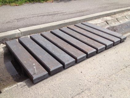 06 ba. Kanaldurchgang aus Brettern, verstärkt