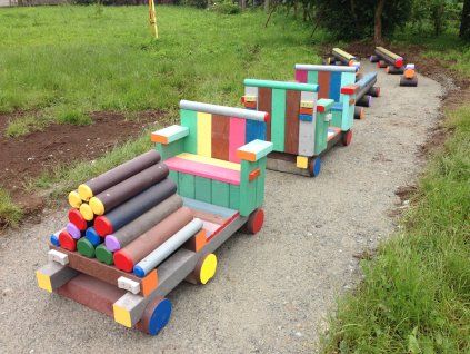 07 f. Children's train set