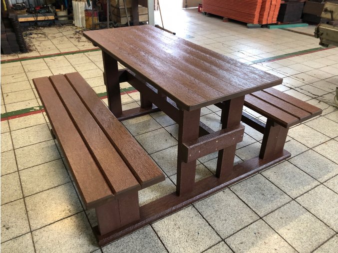 02 jf. Picnic table 2