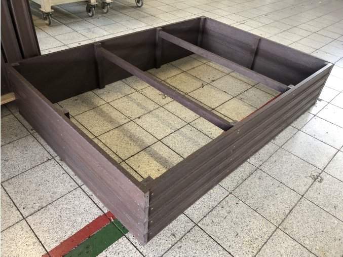 03 gc. Garden bed, large