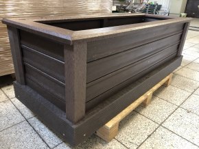 03 b.  Rechteckiger Blumentopf, klein