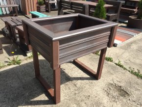 03 e. Flower pot on legs