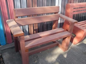 02 bc. Short bench with armrests
