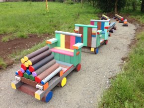 07 f. Children's train set