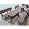 02 gd. Klassieke tafel en 2 banken met rugleuning