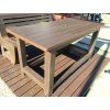 02 uur. Massieve tafel gemaakt van prisma's