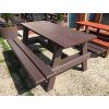 02 j. Klassieke picknicktafel
