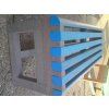 2 stuks. Bank zonder rugleuning, kort, prismatisch