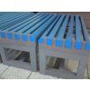 2 stuks. Bank zonder rugleuning, kort, prismatisch
