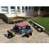 07 e. Kindertafel en 4 kleine blokken om op te zitten