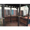 09 d. Tuinhuisje met plat dak, bruingrijszwart