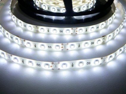 LED pásek 12V 4,8W dlouhá životnost vysoká kvalita a svítivost bez úbytků svítivosti 6000K studená bílá TopLux Osvětlení Praha skladem na prodejně