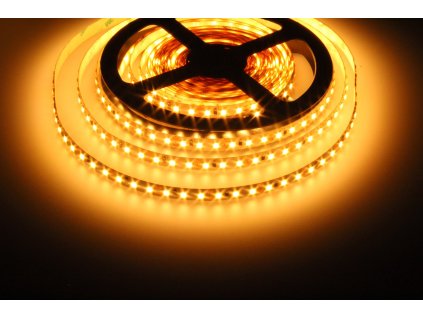 LED pásek SQ3‑600 s teplou bílou barvou 2200 K pro útulné interiérové osvětlení  Detail COB LED pásku SQ3‑600 – rovnoměrné světlo bez bodů, extra teplá barva  Pásek s 600 LED/m a výkonem 9,6 W/m – ideální pro dekorační nasvícení