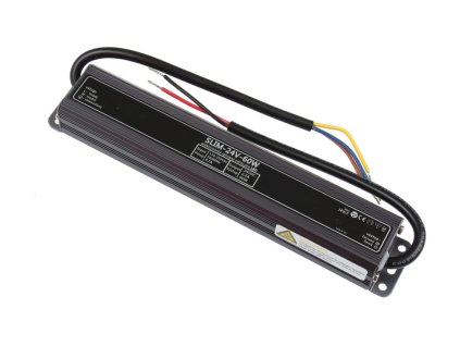 LED trafo TLPS-24-60 zalité 24V 2,5A (60W) - napájecí zdroj venkovní IP67 vodotěsné provedení. Kvalitní kovové provedení zatěsněné proti vlhsti a prachu. Tento typ zdrojů je opatřen pojistkou proti přetížení, tepelnou pojistkou a pojistkou proti zkratu (opět plně funkční po odstranění zkratu). Doporučujeme dodržet minimální rezervu 20% (zatížit na max. 80%), tzn. zatížit max. 48W.