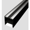 Profil černý s průhledným difuzorem v kancelářském interiéru  Designové svítidlo zavěšené v kanceláři Minimalistický a výkonný LED profil ideální do moderních pracovních prostor – poskytuje dostatek světla pro pracovní stoly i ambientní osvětlení.