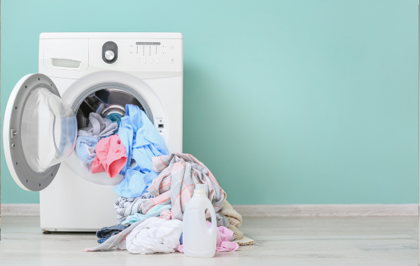 Jak často čistit pračku a sušičku – a čím? Průvodce pro voňavé a funkční spotřebiče